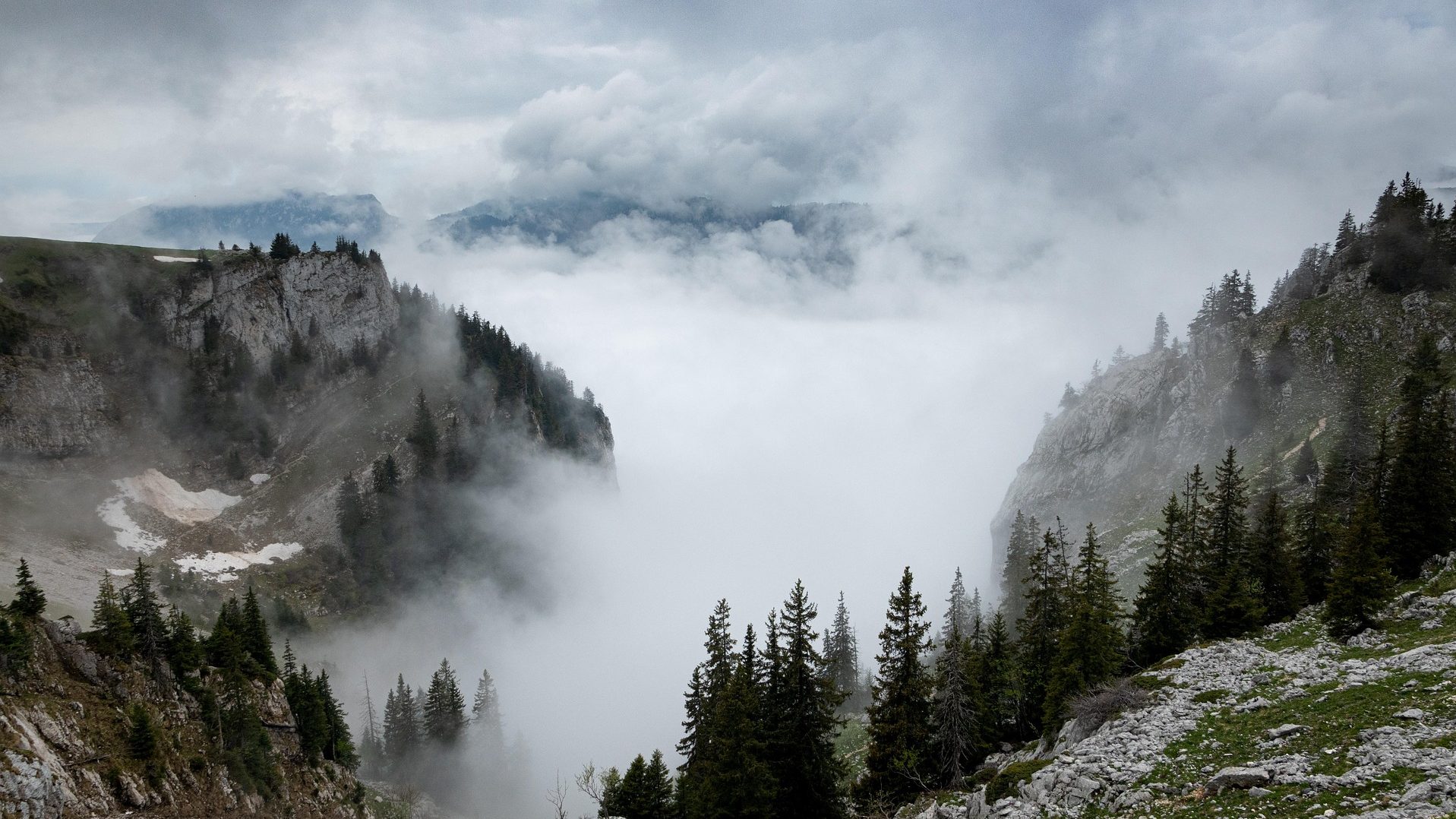 Blick nach unten im Nebel